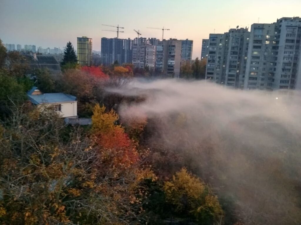 Молочний потік, що прямує до ЖК Медовий.