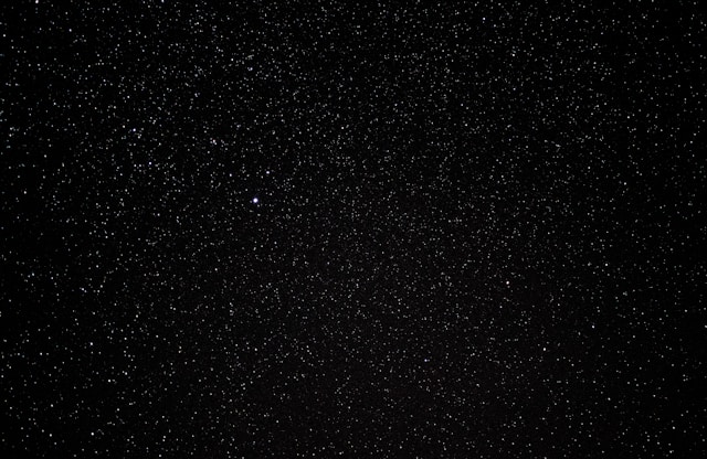 Ця темна далечінь, гігантські відстані, безліч зірок та безмежна порожнеча. Ця темна далечінь, гігантські відстані, безліч зірок та безмежна порожнеча.